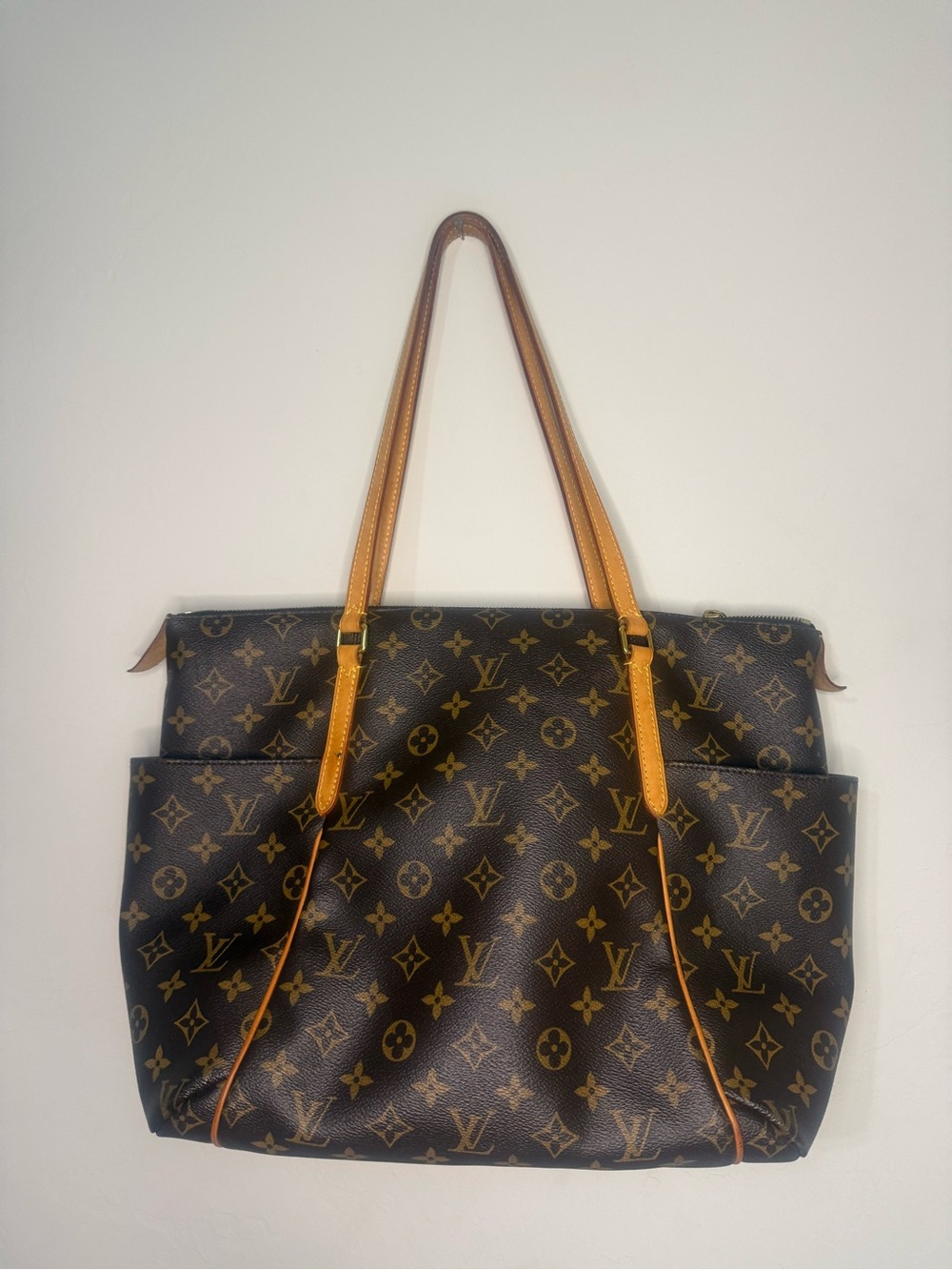 Authentic Louis Vuitton Totally MM Monogram tote with COA